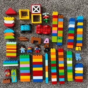 Big Lot of Lego Duplo Bricks | About 150 pieces plus building platform | Ages 2+